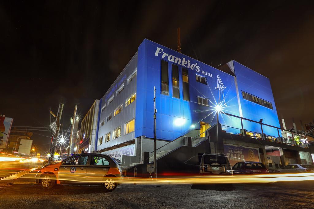Frankie'S Foods And Rooms Akkra Exterior foto