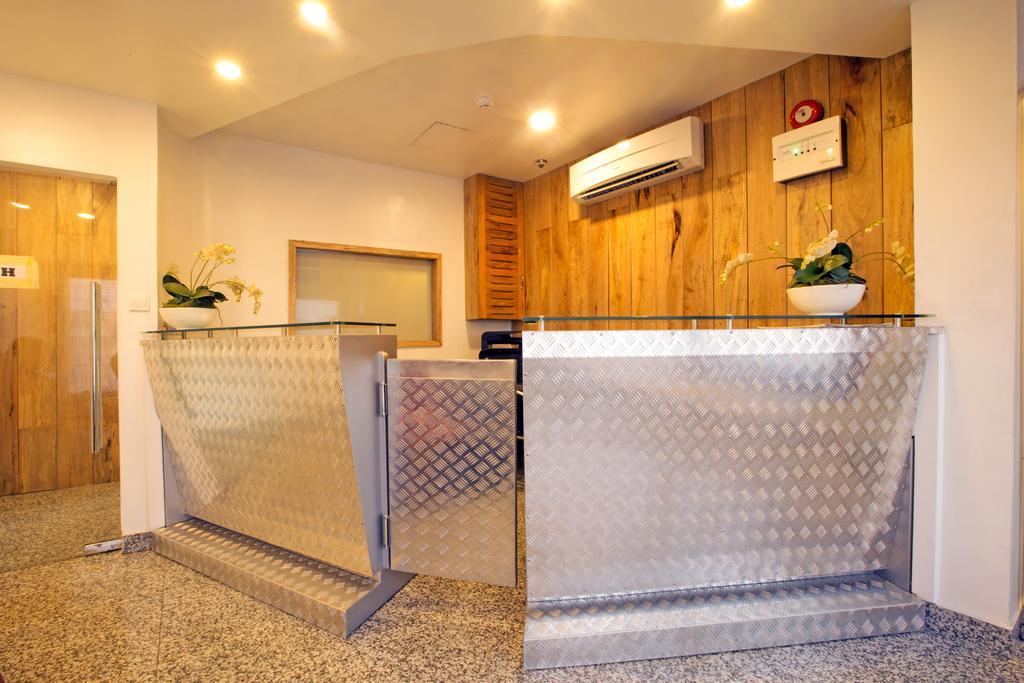 Frankie'S Foods And Rooms Akkra Exterior foto