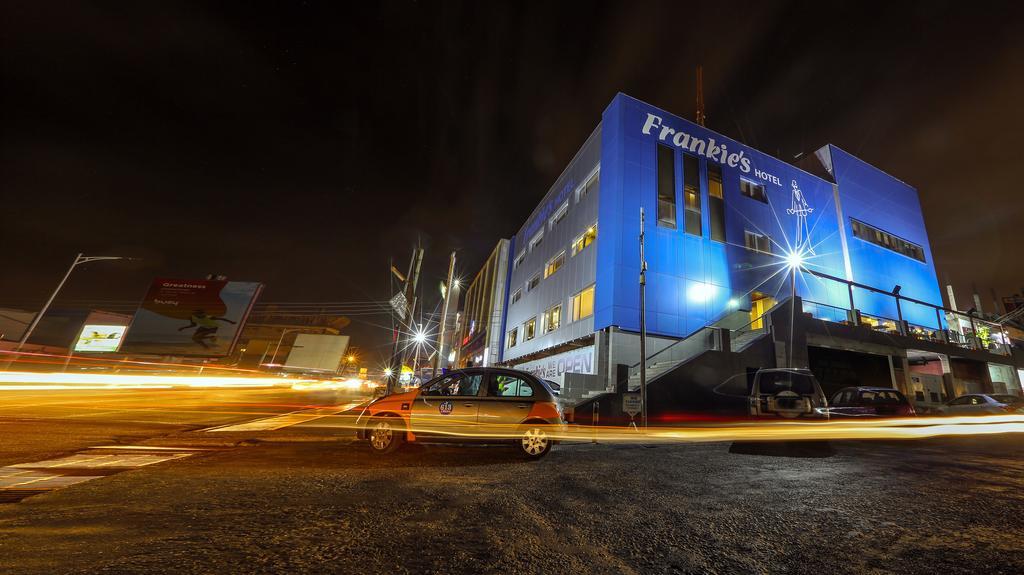 Frankie'S Foods And Rooms Akkra Exterior foto