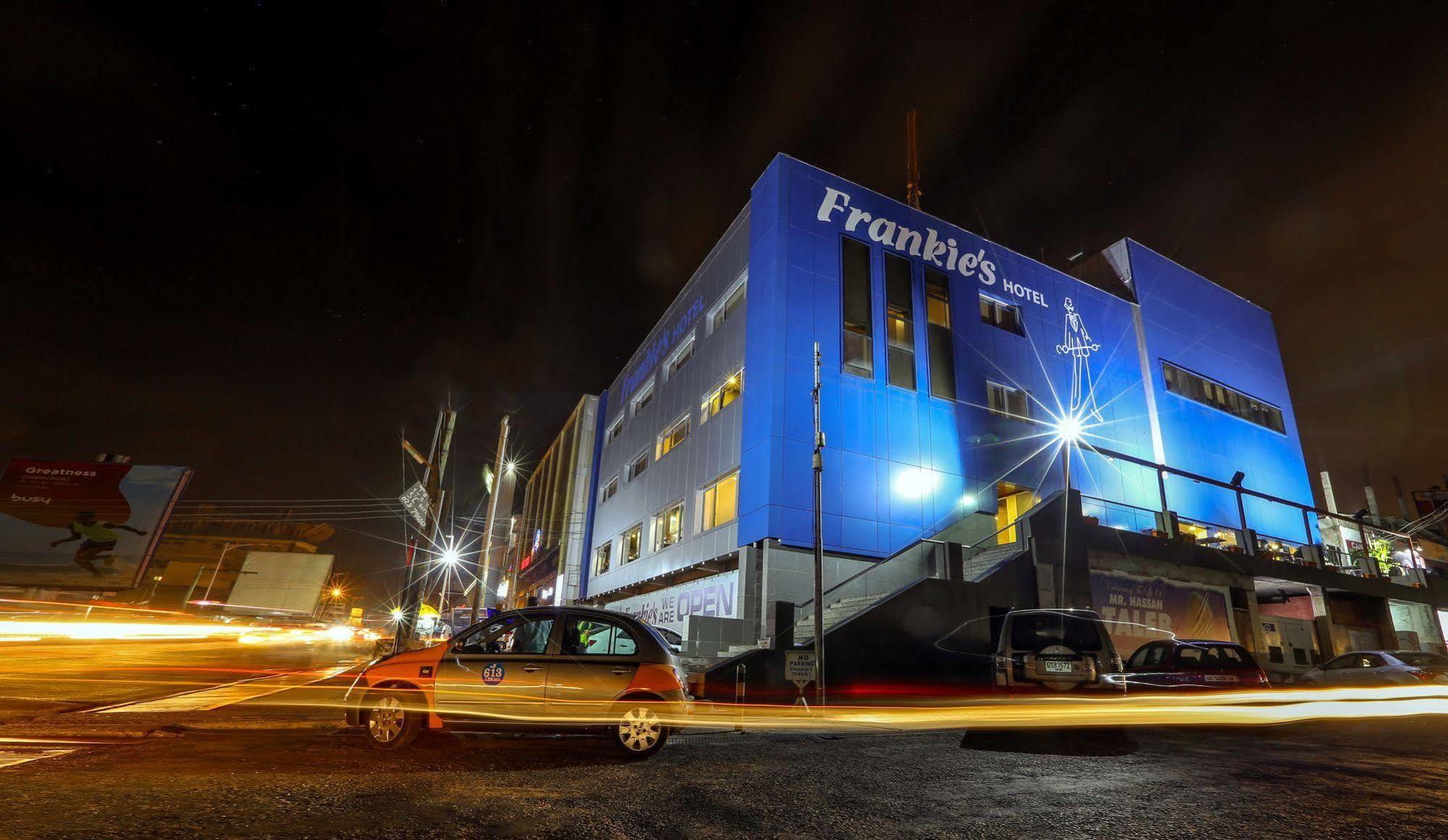 Frankie'S Foods And Rooms Akkra Exterior foto
