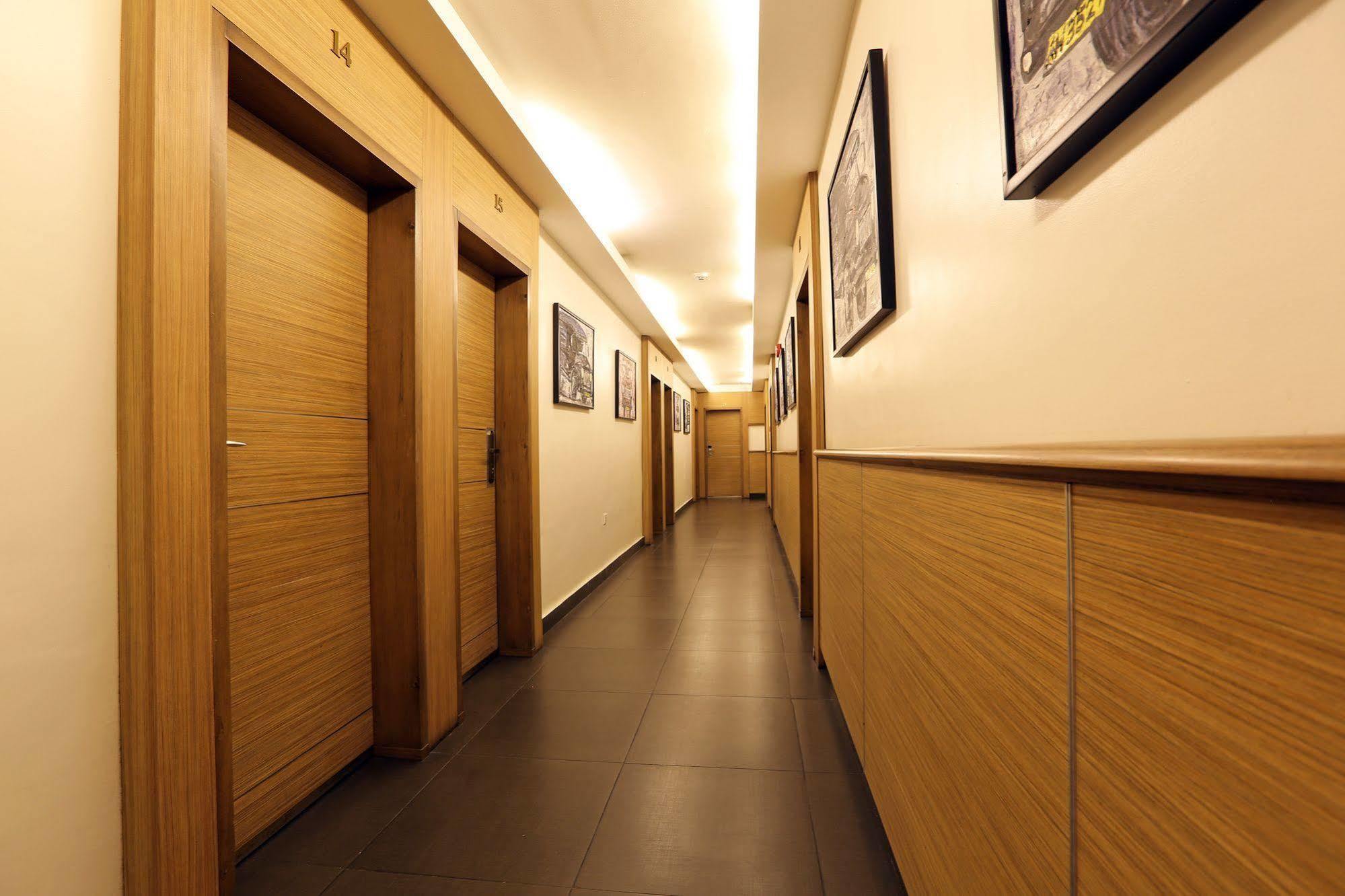 Frankie'S Foods And Rooms Akkra Exterior foto